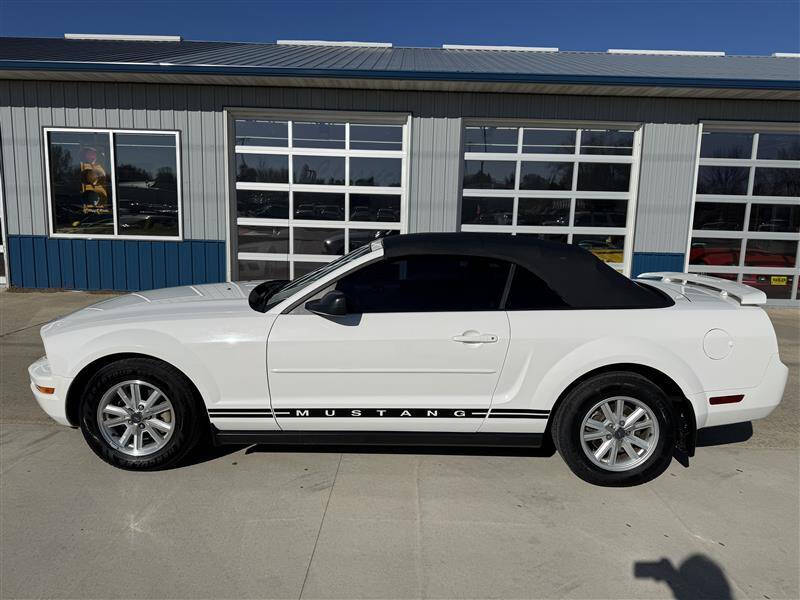 2006 Ford Mustang V6 Deluxe