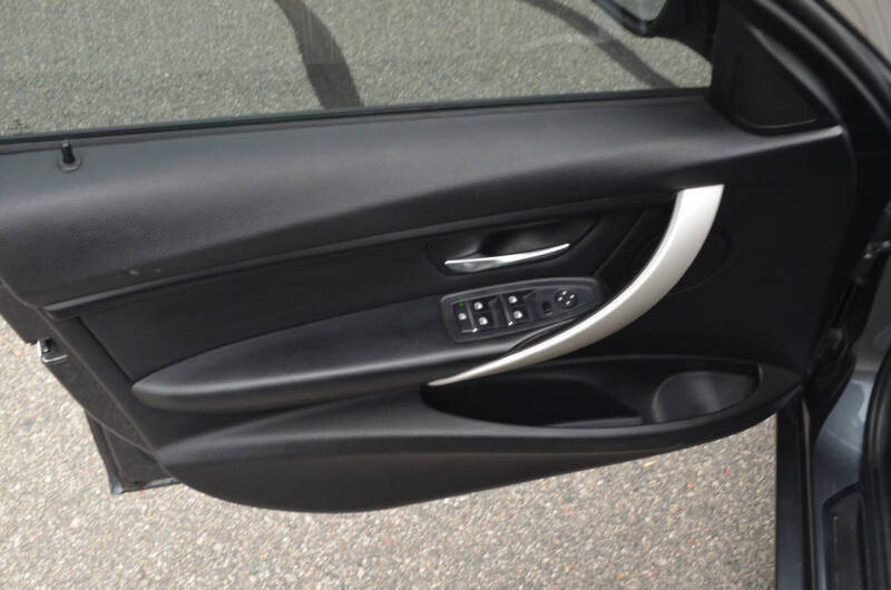 2016 BMW 3 Series 320i