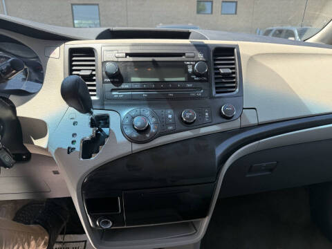 2011 Toyota Sienna Base 7-Passenger