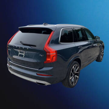 2021 Volvo XC90 T6 Momentum 7-Passenger