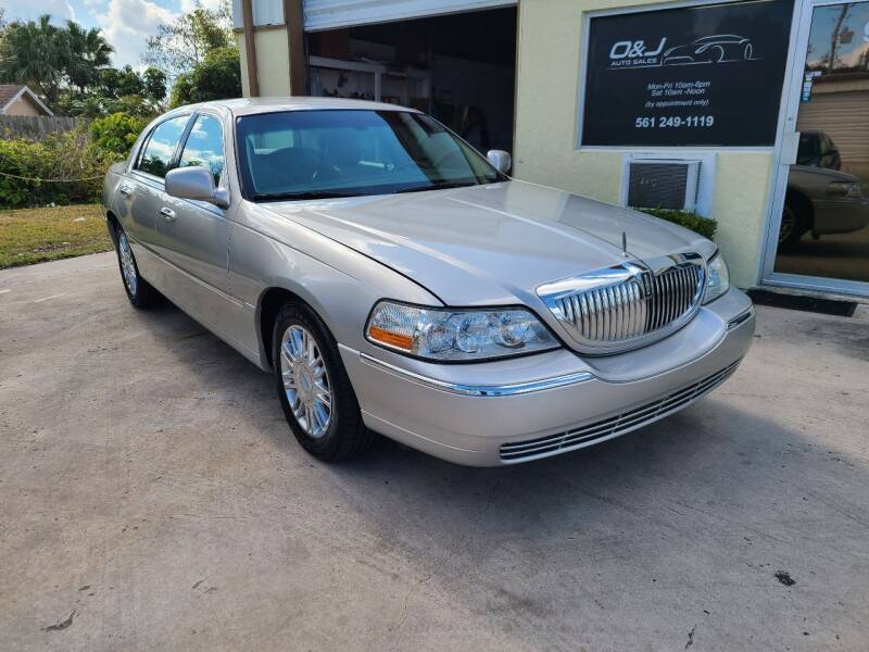 2008 Lincoln Town Car for sale at O & J Auto Sales in Royal Palm Beach FL