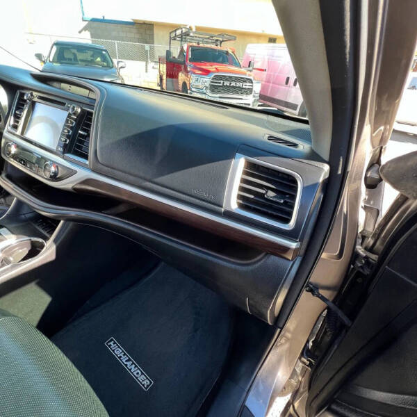 2014 Toyota Highlander Limited Platinum