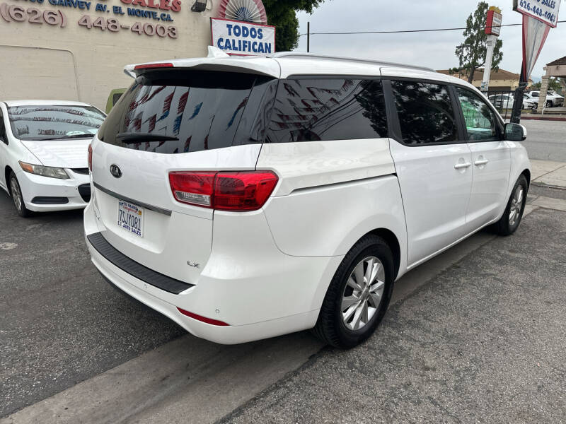 2016 Kia Sedona LX photo 5