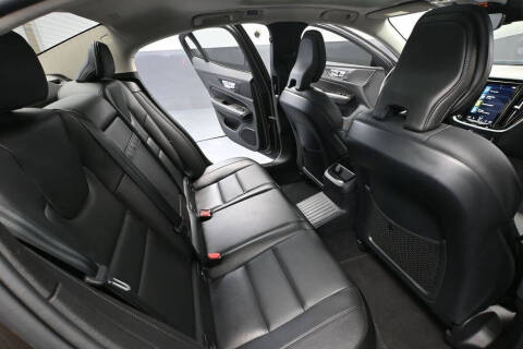 2022 Volvo S60 Recharge T8 R-Design Expression