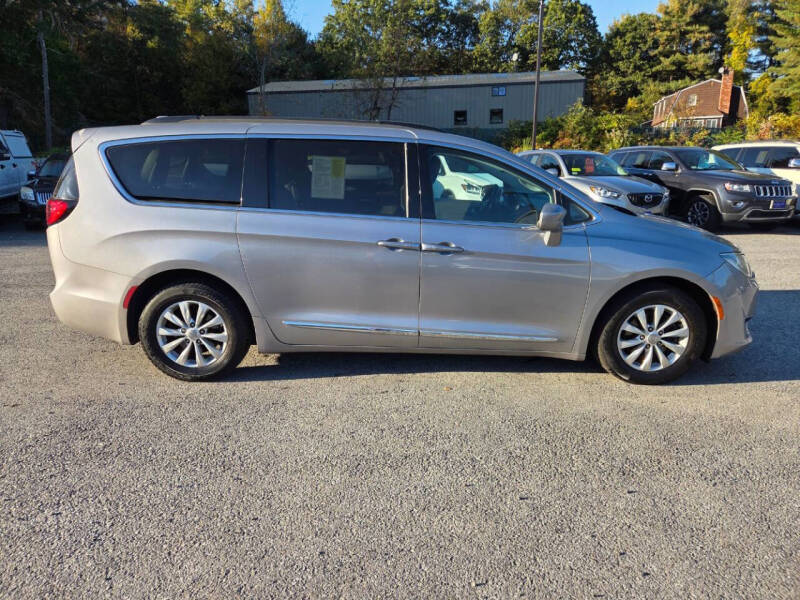 2017 Chrysler Pacifica Touring-L