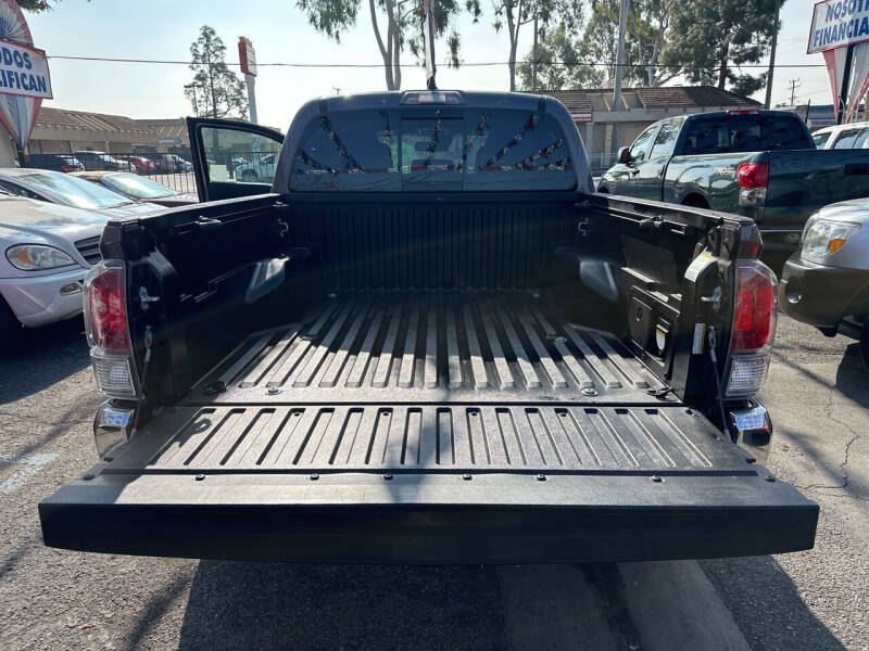 2022 Toyota Tacoma TRD Off Road photo 18