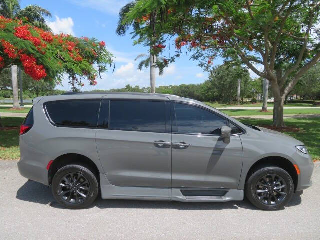 2021 Chrysler Pacifica Touring