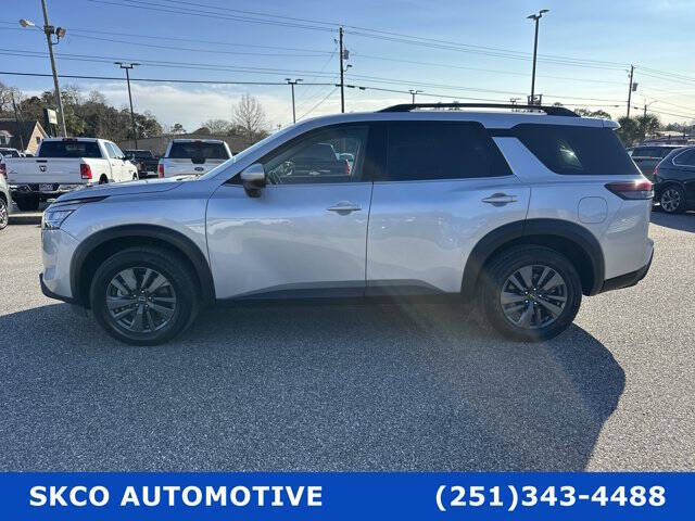 2022 Nissan Pathfinder SV