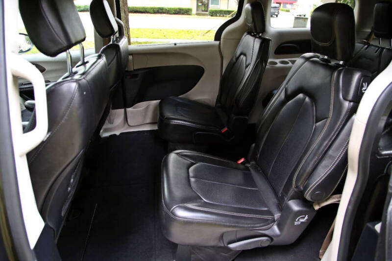 2020 Chrysler Voyager LXi