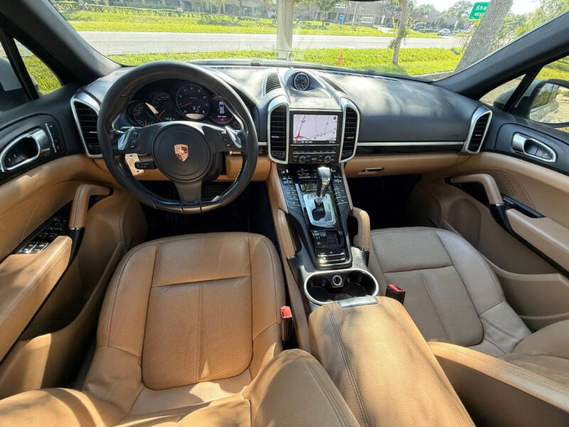 2014 Porsche Cayenne Platinum