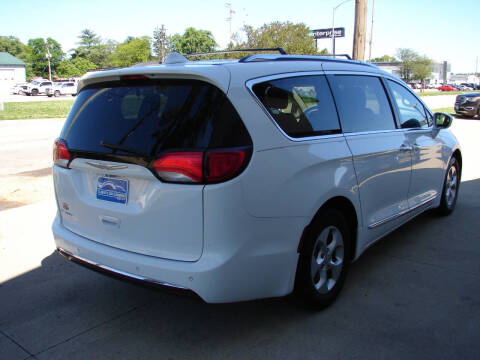 2017 Chrysler Pacifica Touring-L Plus