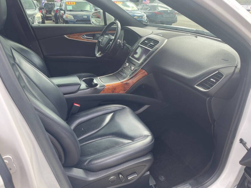 2019 Lincoln Nautilus Select