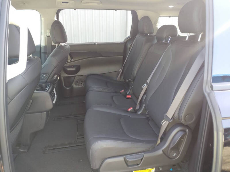 2025 Kia Carnival SX