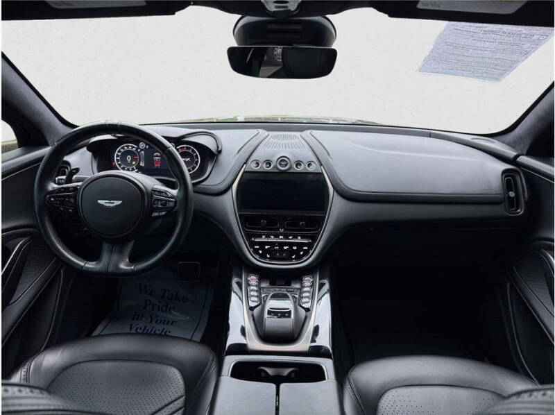 2021 Aston Martin DBX