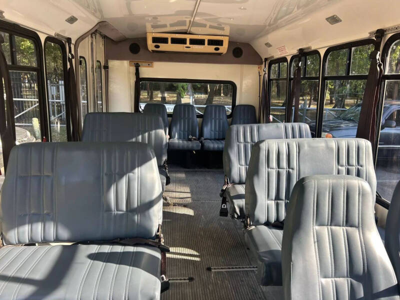 2005 Ford E-Series E-450 SD