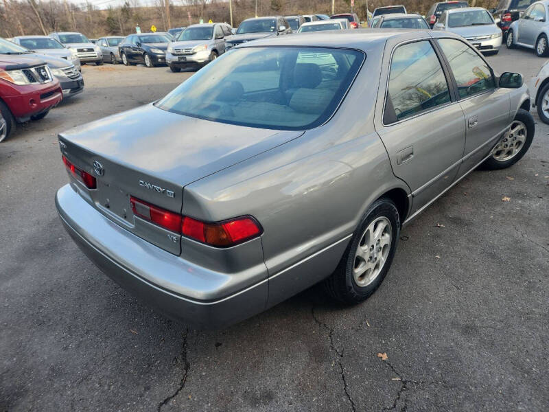 1998 Toyota Camry XLE photo 8