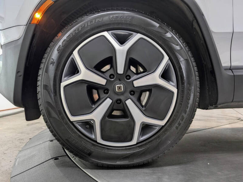 2024 Rivian R1S