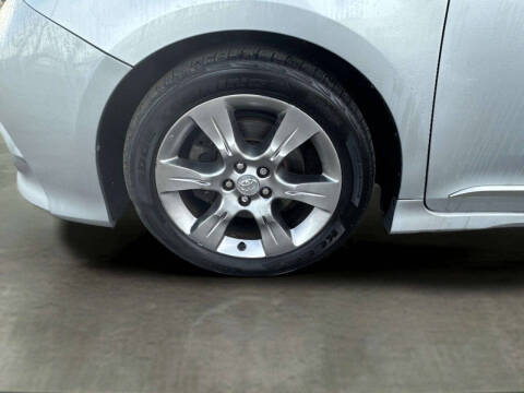2014 Toyota Sienna SE 8-Passenger