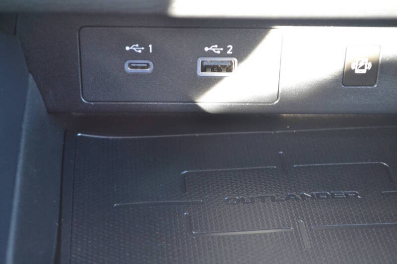 2023 Mitsubishi Outlander PHEV SE