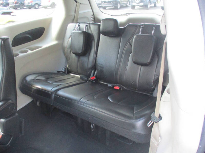 2017 Chrysler Pacifica Touring-L