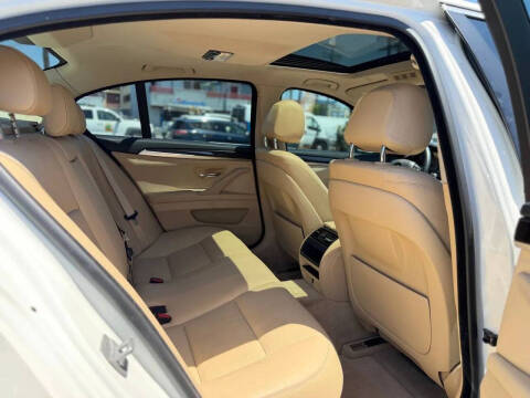 2015 BMW 5 Series 528i