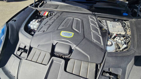 2022 Porsche Cayenne Turbo S E-Hybrid