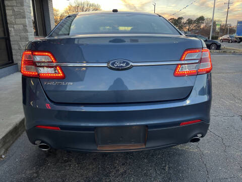 2018 Ford Taurus SE