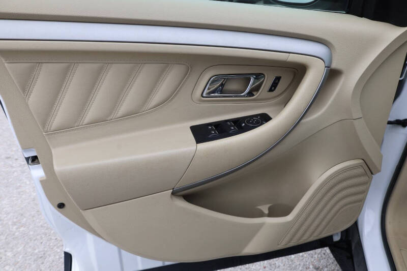 2017 Ford Taurus SE
