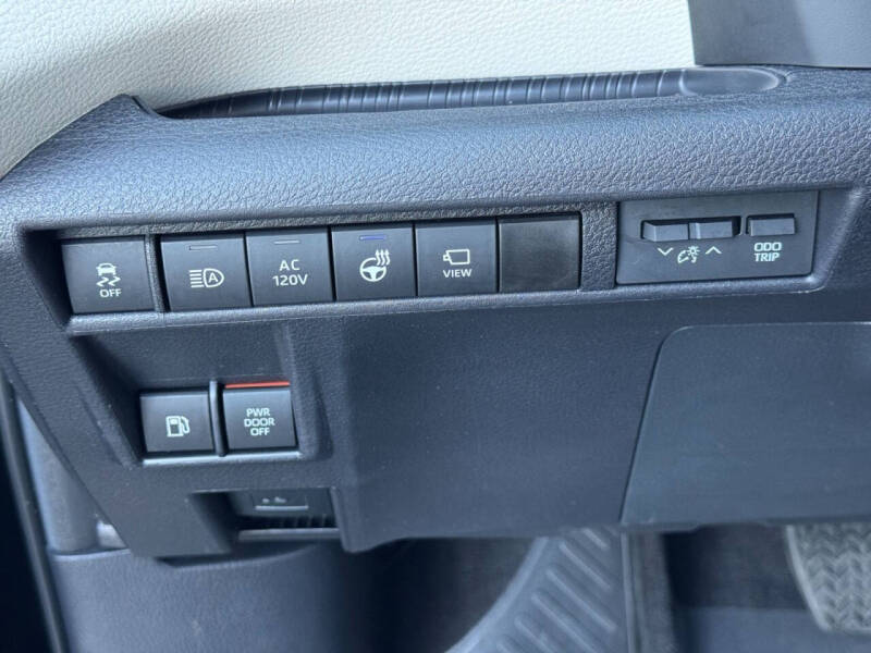 2024 Toyota Sienna Platinum 7-Passenger