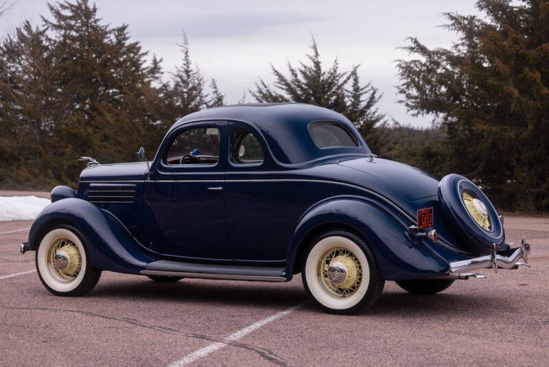 1935 Ford Deluxe