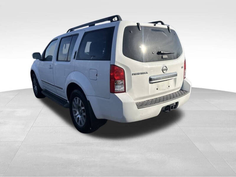 2012 Nissan Pathfinder LE