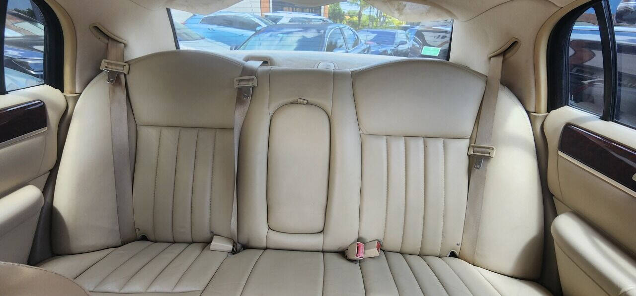 2006 LINCOLN Town Car Sedan - $3,950