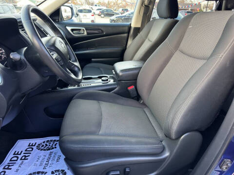 2020 Nissan Pathfinder SV