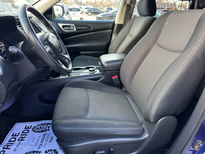 2020 Nissan Pathfinder SV