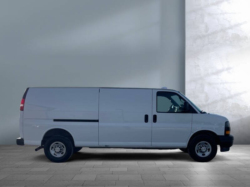 2023 Chevrolet Express 2500