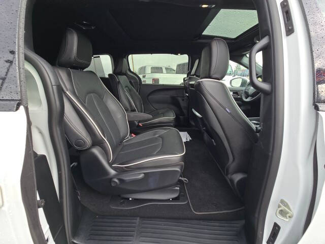 2023 Chrysler Pacifica Plug-In Hybrid Limited