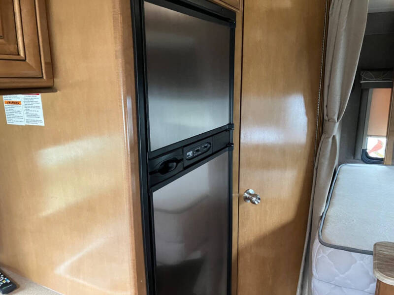 2017 Thor Motor Coach Siesta 24SS