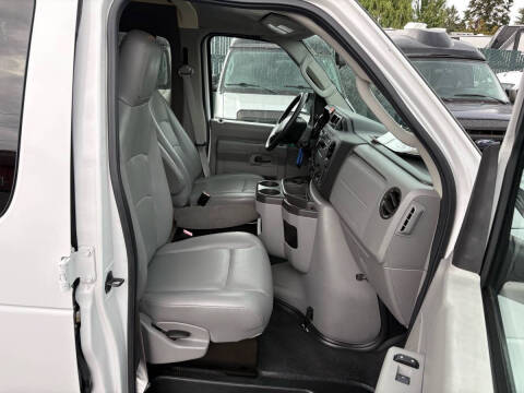 2013 Ford E-Series E-350 SD