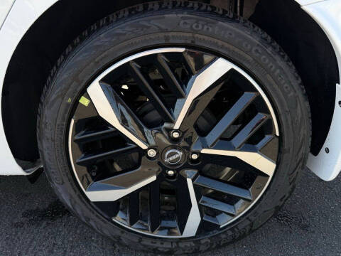 2025 Nissan Versa SR