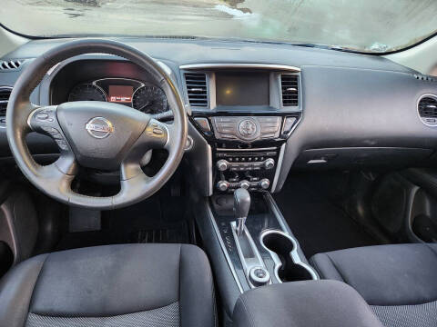 2017 Nissan Pathfinder SV