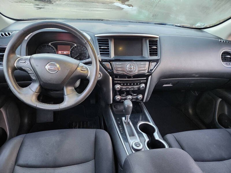 2017 Nissan Pathfinder SV