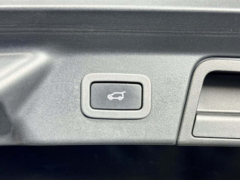 2019 Land Rover Range Rover Velar P250 R-Dynamic SE