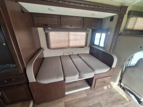 2018 Thor Motor Coach Four Winds 24F