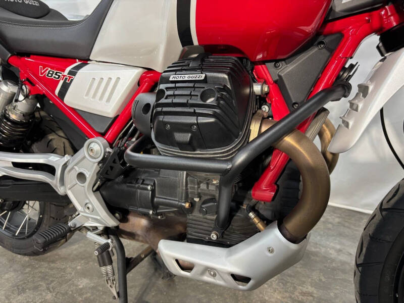 2020 Moto Guzzi V85TT