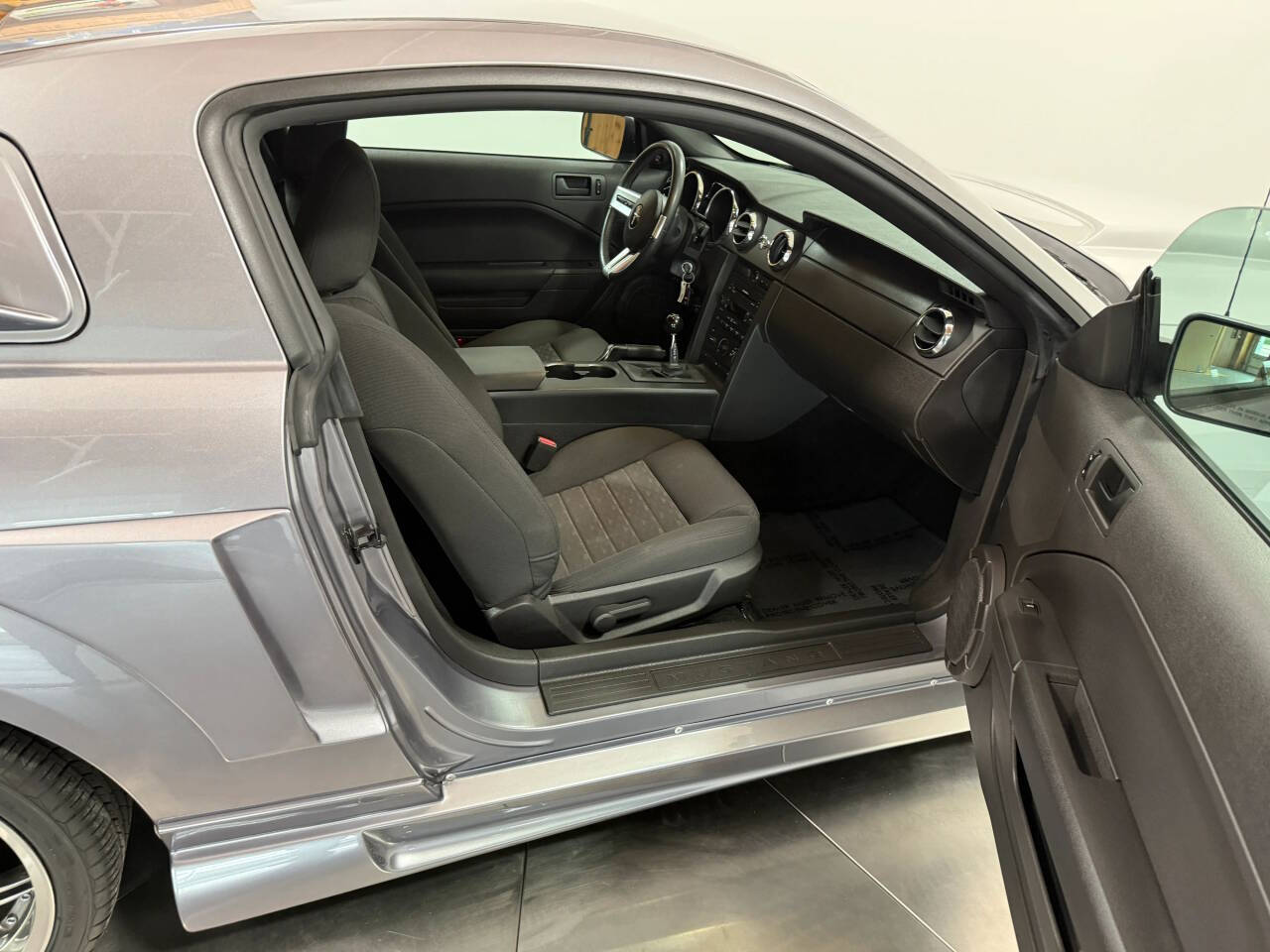 2007 Ford Mustang 40