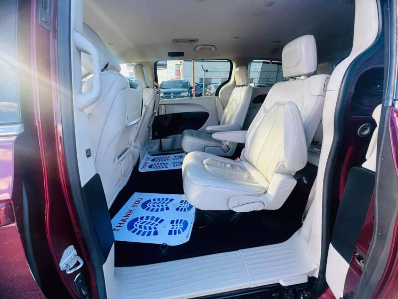 2017 Chrysler Pacifica Touring-L Plus
