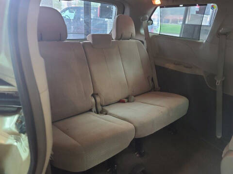 2014 Toyota Sienna LE 7-Passenger Auto Access Seat