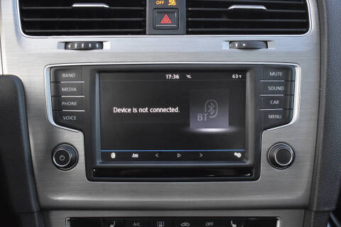 2017 Volkswagen Golf TSI SE