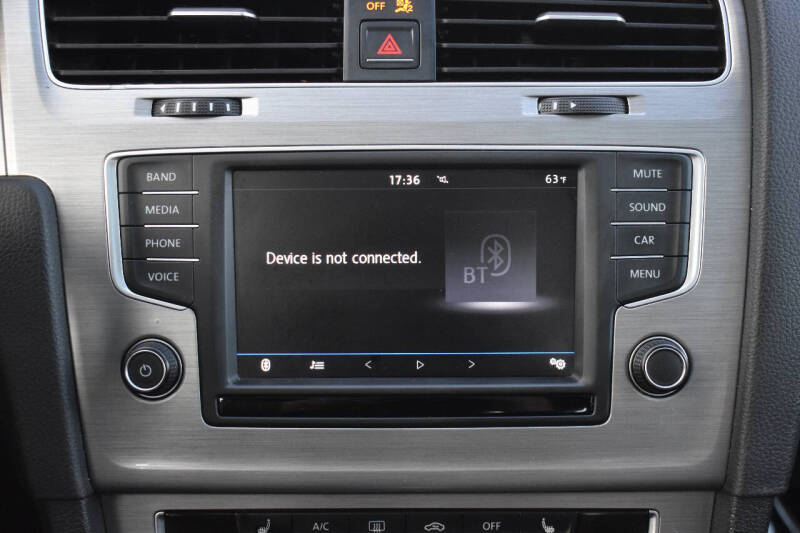 2017 Volkswagen Golf TSI SE