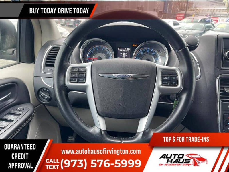 2013 Chrysler Town and Country Touring-L